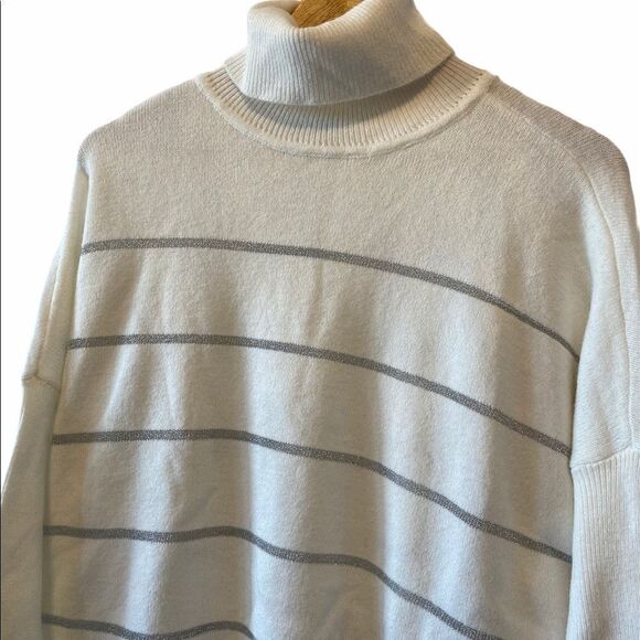 CUPCAKES&CASHMERE Short Striped Cream Turtleneck - Picture 2 of 8